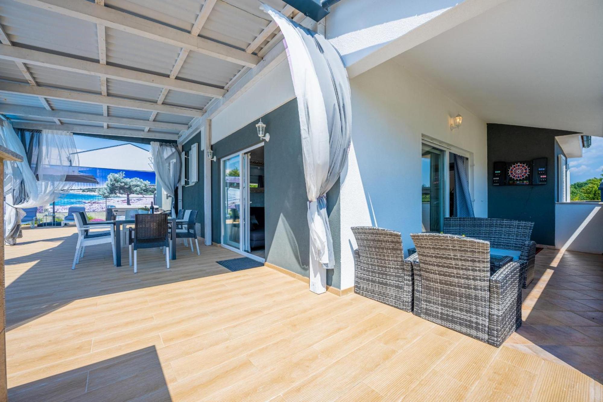 Villa Beauty With Heated Pool And Jacuzzi Kanfanar Exterior photo